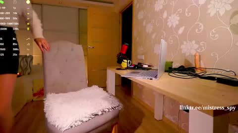 Snapshot of totally_spy chatting on February 19, 5:27 pm Madam Viktoria Vacation in Portugal 2811 - 0412 online show from February 19, 5:27 pm