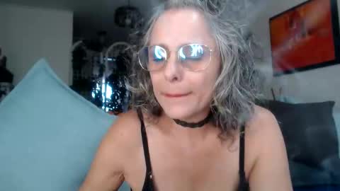 TotyPink online show from April 1, 5:54 pm