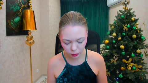 Snapshot of touch_the_heart chatting on December 23, 11:25 am Touch The Heart online show from December 23, 11:25 am