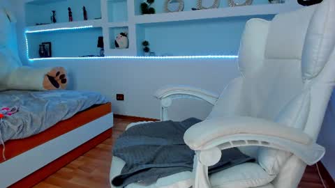 Juliee online show from June 27, 6:14 am