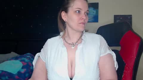 Snapshot of toxiclilly chatting on January 11, 7:49 am Lilly Miss Mistress Goddess Maam Queen Boss online show from January 11, 7:49 am