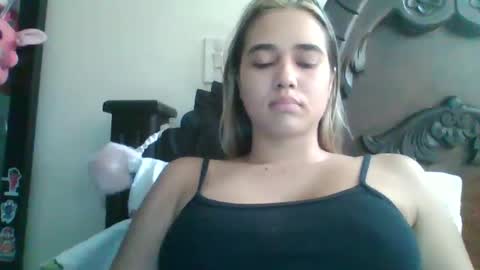 Snapshot of triana_bell chatting on January 10, 5:02 pm triana_bell online show from January 10, 5:02 pm