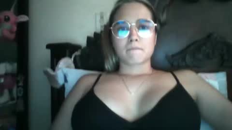 Snapshot of triana_bell chatting on February 18, 9:53 pm triana_bell online show from February 18, 9:53 pm