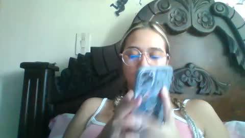 Snapshot of triana_bell chatting on December 9, 4:47 pm triana_bell online show from December 9, 4:47 pm