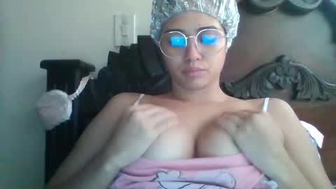 Snapshot of triana_bell chatting on December 14, 3:15 pm triana_bell online show from December 14, 3:15 pm
