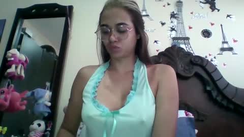 Snapshot of triana_bell chatting on September 15, 3:31 pm triana_bell online show from September 15, 3:31 pm