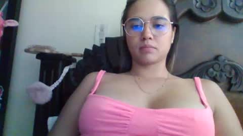 Snapshot of triana_bell chatting on February 19, 6:43 pm triana_bell online show from February 19, 6:43 pm