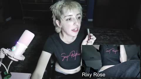 Snapshot of trixyrose chatting on October 15, 3:20 am RixyRose online show from October 15, 3:20 am