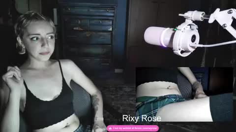 Snapshot of trixyrose chatting on September 23, 3:04 am RixyRose online show from September 23, 3:04 am
