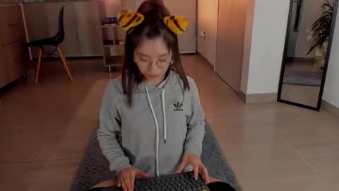 Tsuky online show from December 6, 2:35 am