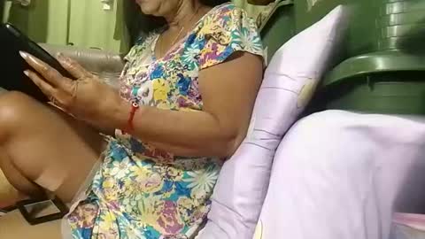 Mae online show from November 29, 8:35 pm