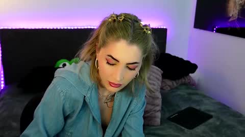 MayCarrey online show from January 18, 10:28 pm