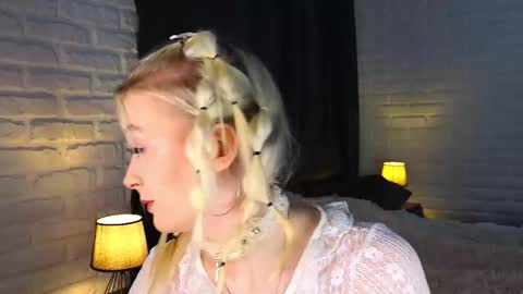 twinklefluff online show from October 11, 4:20 pm