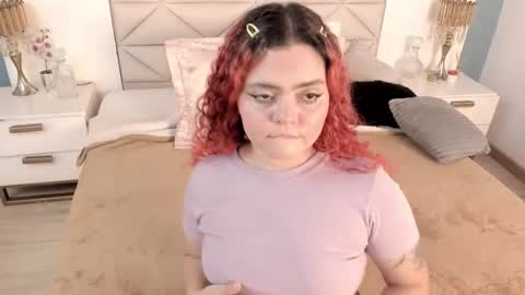 Twiggy online show from February 5, 10:24 pm