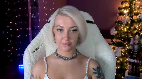 Miley online show from December 21, 12:38 pm