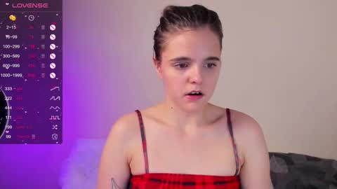 Snapshot of tyler_ema chatting on October 18, 7:59 pm Ema online show from October 18, 7:59 pm