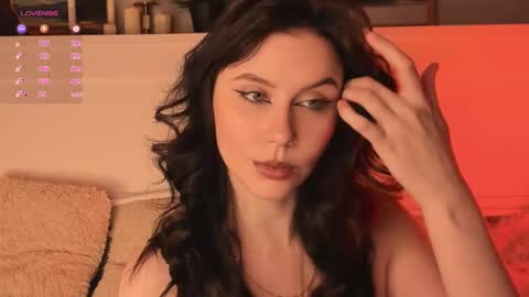 Una  online show from February 18, 9:52 am