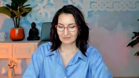 Snapshot of unatera chatting on October 19, 6:04 am UnaTera online show from October 19, 6:04 am