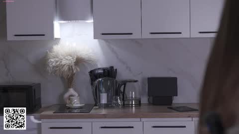 Anna online show from March 18, 7:52 pm