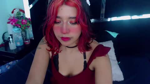 Snapshot of underbaby_ chatting on December 19, 8:13 pm UnderBaby online show from December 19, 8:13 pm
