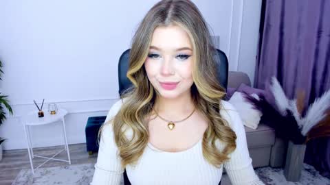 Snapshot of unforgettablalice chatting on February 7, 7:49 pm Alice online show from February 7, 7:49 pm