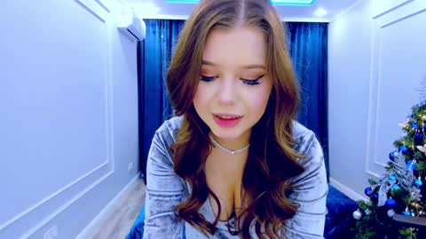 Snapshot of unforgettablalice chatting on December 16, 8:37 pm Alice online show from December 16, 8:37 pm