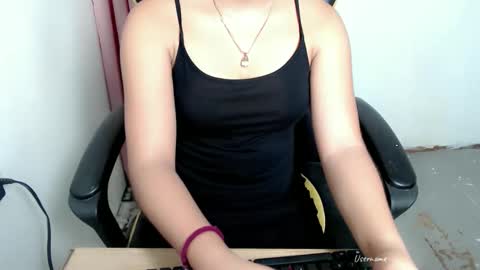 ur_small_girl online show from November 3, 9:13 am