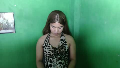 Snapshot of urbaby_ronna chatting on October 12, 4:20 pm Rona online show from October 12, 4:20 pm