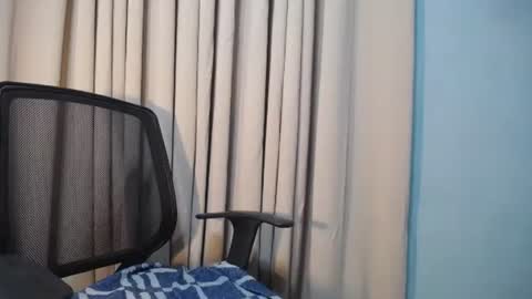 Snapshot of urbbgurl_lynxx chatting on October 6, 8:42 am Urbbgurl lynxx online show from October 6, 8:42 am