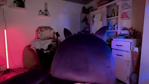       online show from October 31, 1:15 pm