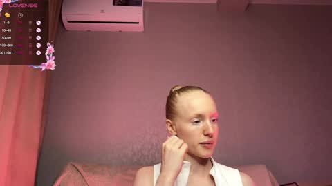 ElizabethLizy online show from October 21, 6:12 pm