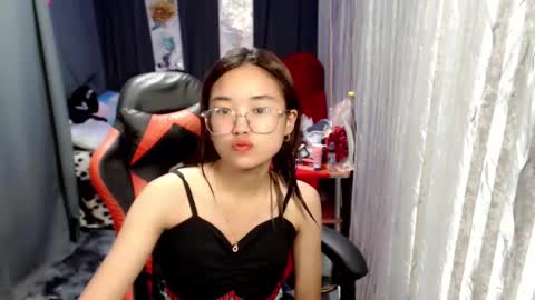urlovelychinita online show from January 12, 10:56 am