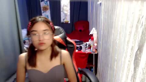 urlovelychinita online show from January 8, 10:59 am