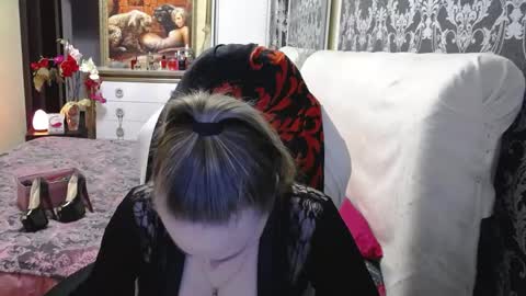 UrSecretTreasure88 online show from May 5, 11:57 am