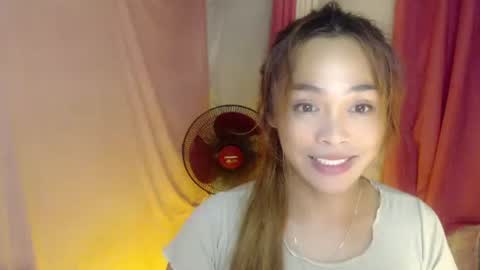 Snapshot of ursexy_debra chatting on October 26, 8:32 am TYRA online show from October 26, 8:32 am