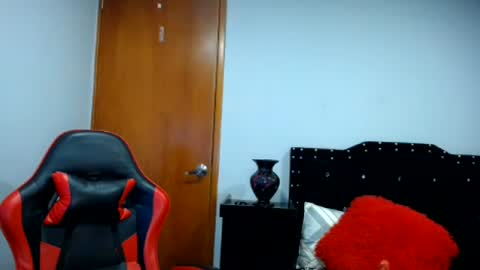 Eveling Blanco  online show from July 7, 1:41 am