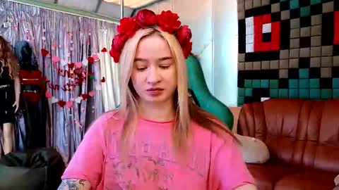 Leila online show from February 15, 8:57 am