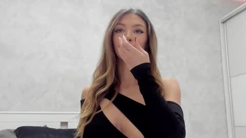 Mia online show from October 20, 7:55 am