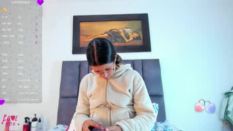 Vahiolet smith online show from April 17, 4:03 am