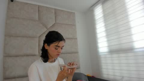 V A I O L E T T  S M I T H online show from November 7, 3:50 pm