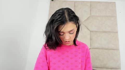 V A I O L E T T  S M I T H online show from November 6, 1:17 pm