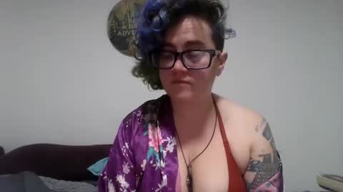 valarieak online show from October 1, 1:16 pm