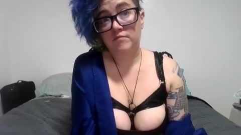 valarieak online show from September 26, 2:53 am