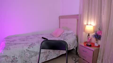 HI IM NEW online show from March 5, 2:12 pm