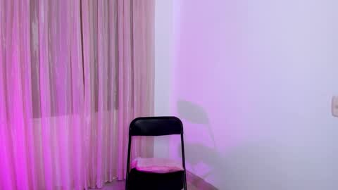 HI IM NEW online show from October 31, 4:11 pm