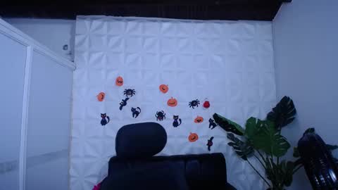 Snapshot of valentina_mature chatting on October 20, 6:11 pm Valentina online show from October 20, 6:11 pm