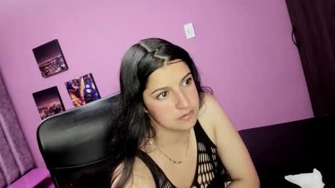 valentinaa_reyes_ online show from February 1, 2:24 pm