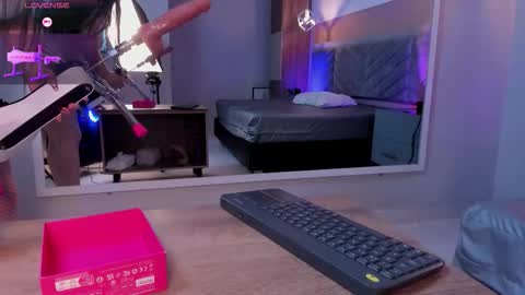 Mia  online show from November 1, 11:52 pm