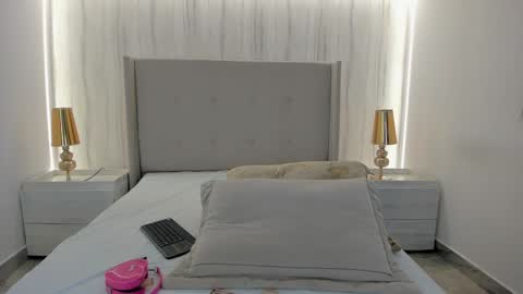Snapshot of valeriah_ chatting on February 2, 2:24 pm Valeria online show from February 2, 2:24 pm