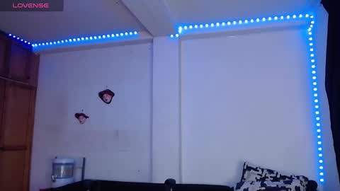 Snapshot of valerie_smile chatting on February 16, 9:05 pm Valerie online show from February 16, 9:05 pm